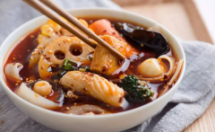知名麻辣燙出現(xiàn)食品安全問題，如何保障吃的安全？
